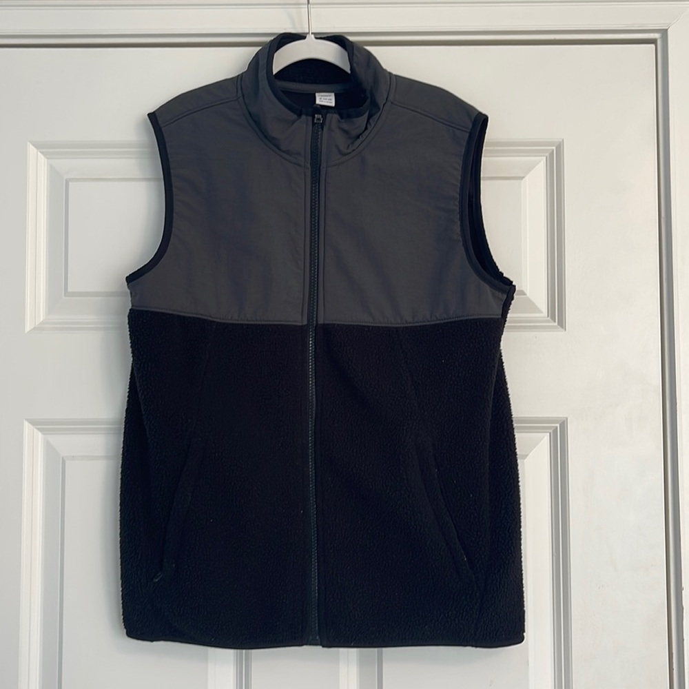 Old Navy boys zip up fleece vest black XL